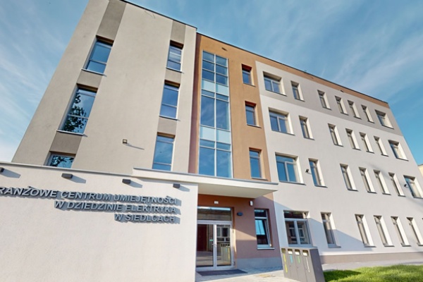 24 sierpnia 2026 roku odbyło się III posiedzenie Rady Branżowego Centrum Umiejętności Nr 1 w&nbsp;Siedlcach w&nbsp;Dziedzinie Elektryka. Spotkanie miało miejsca w&nbsp;Urzędzie Miasta Siedlce oraz w&nbsp;formule zdalnej.